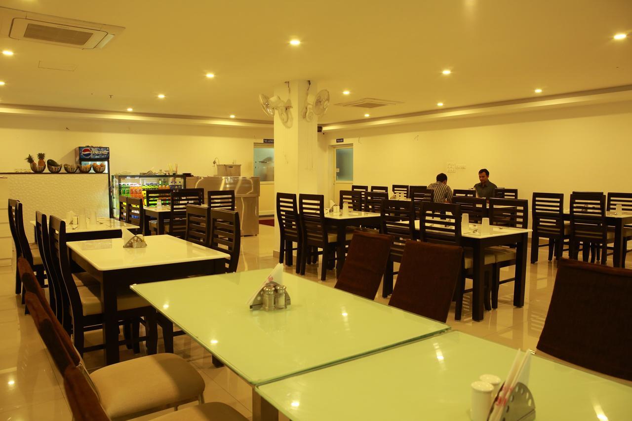Sara Hotels And Apartments Nedumbassery Exteriör bild