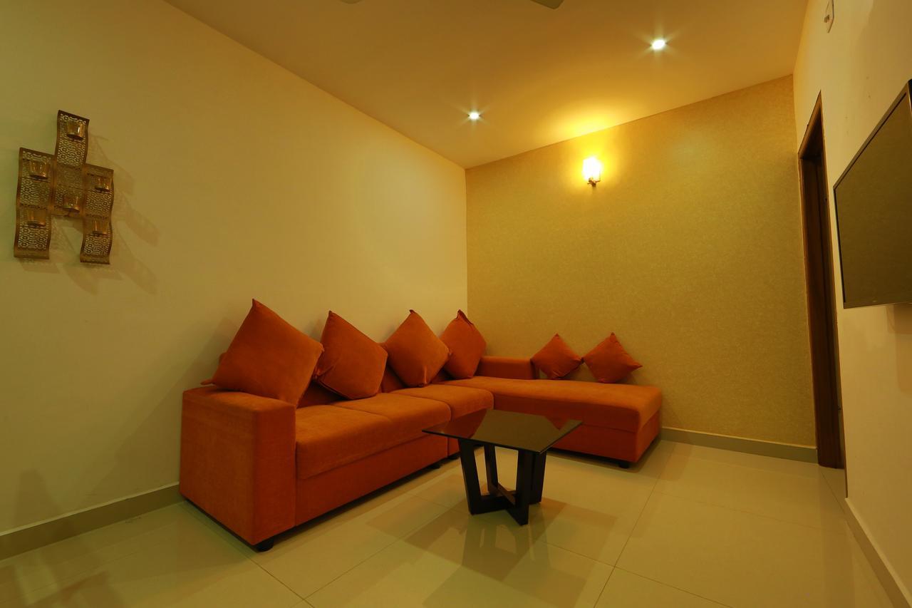 Sara Hotels And Apartments Nedumbassery Exteriör bild