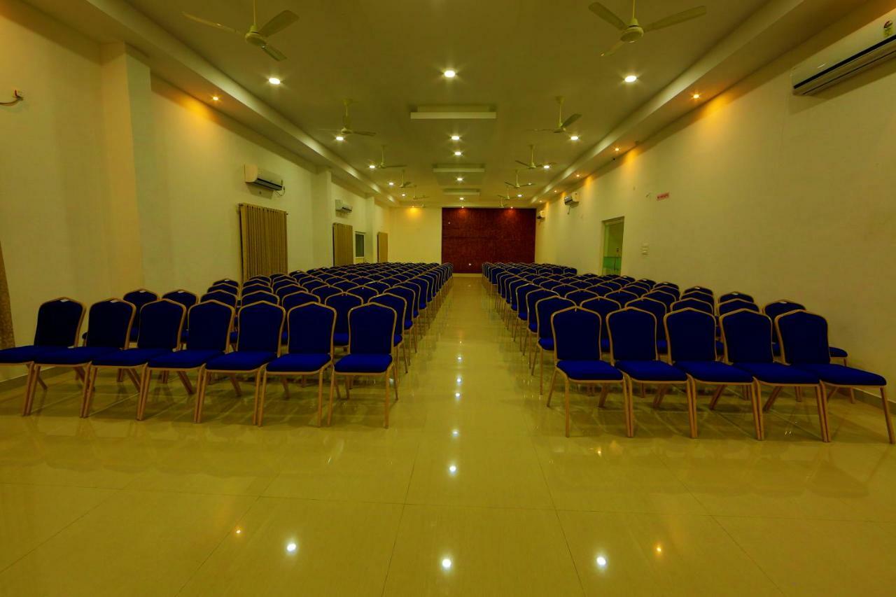 Sara Hotels And Apartments Nedumbassery Exteriör bild
